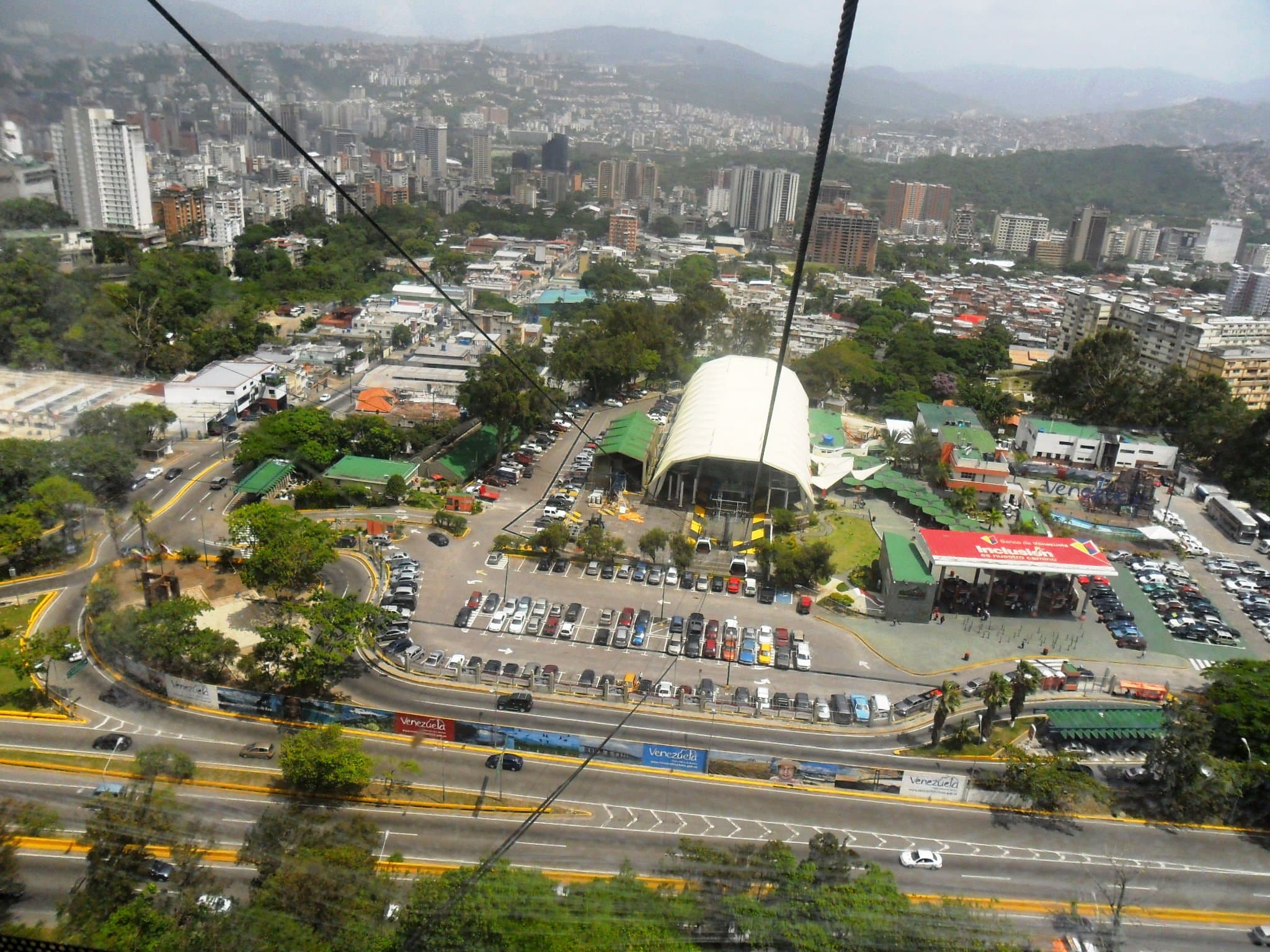 View of Caracas from the Ávila cable car (Vikysarita, CC BY-SA 3.0)